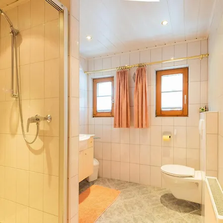 In Near Lifts, Cleaning Included Apartman *