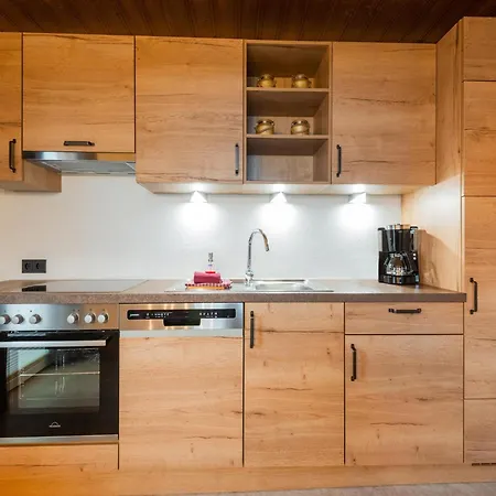 Apartman In Near Lifts, Cleaning Included